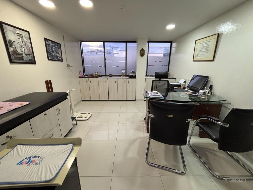 Consultorio en venta en Santa Barbara Occidental, Bogotá, 25 m² · foto 8 de 15