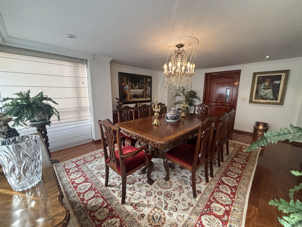 Apartamento de 3 alcobas en venta en Santa Barbara Occidental, Bogotá, 225 m² · foto 5 de 24