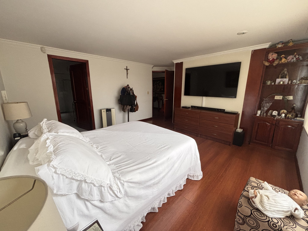 Apartamento de 3 alcobas en venta en Santa Barbara Occidental, Bogotá, 225 m² · foto 15 de 24