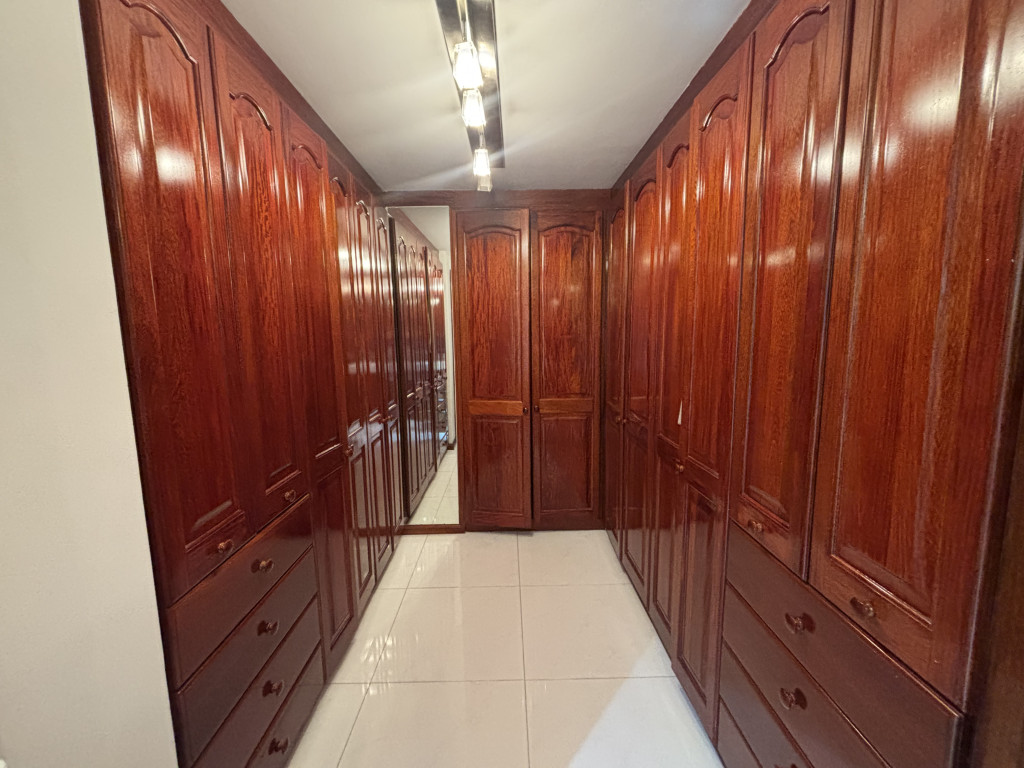 Apartamento de 3 alcobas en venta en Santa Barbara Occidental, Bogotá, 225 m² · foto 17 de 24
