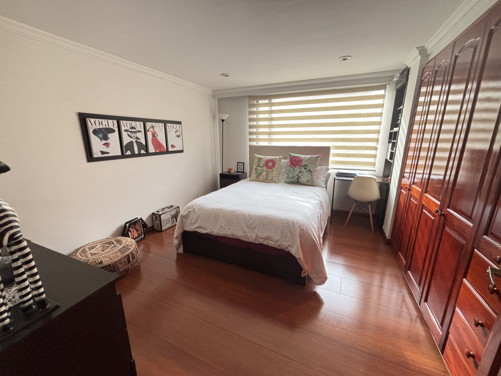 Apartamento de 3 alcobas en venta en Santa Barbara Occidental, Bogotá, 225 m² · foto 18 de 24
