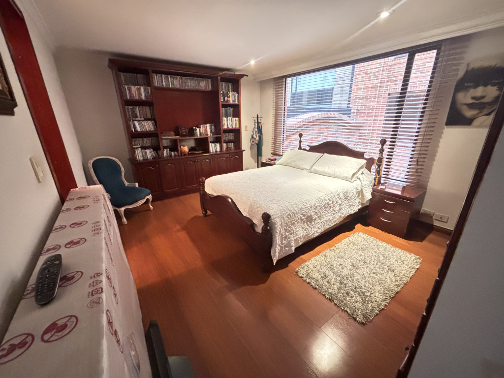Apartamento de 3 alcobas en venta en Santa Barbara Occidental, Bogotá, 225 m² · foto 21 de 24
