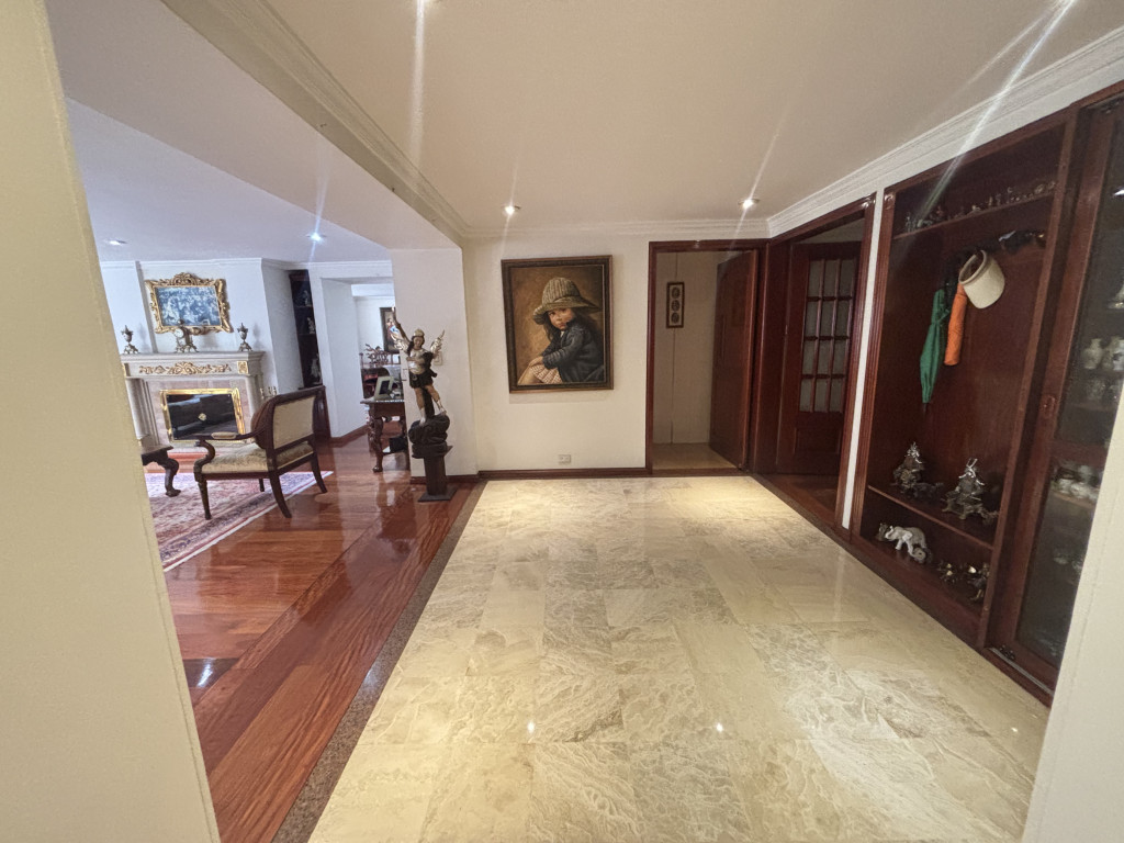 Apartamento de 3 alcobas en venta en Santa Barbara Occidental, Bogotá, 225 m² · foto 24 de 24