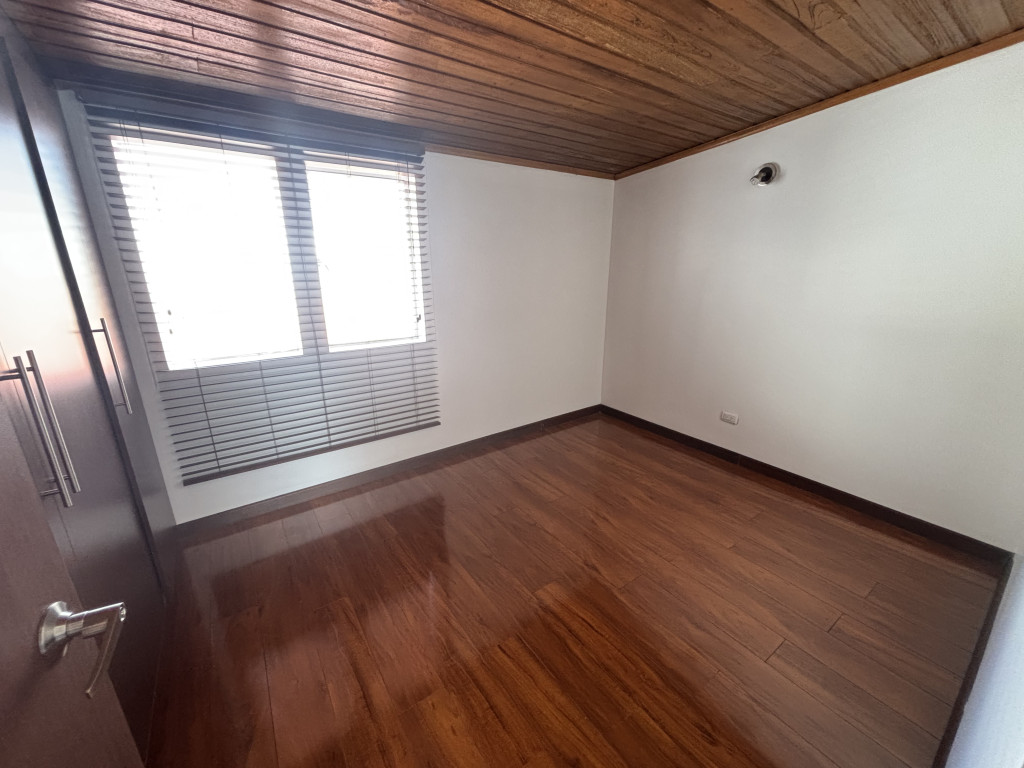 Casa de 5 alcobas en venta en Los Cedros, Bogotá, 204 m² · foto 12 de 24