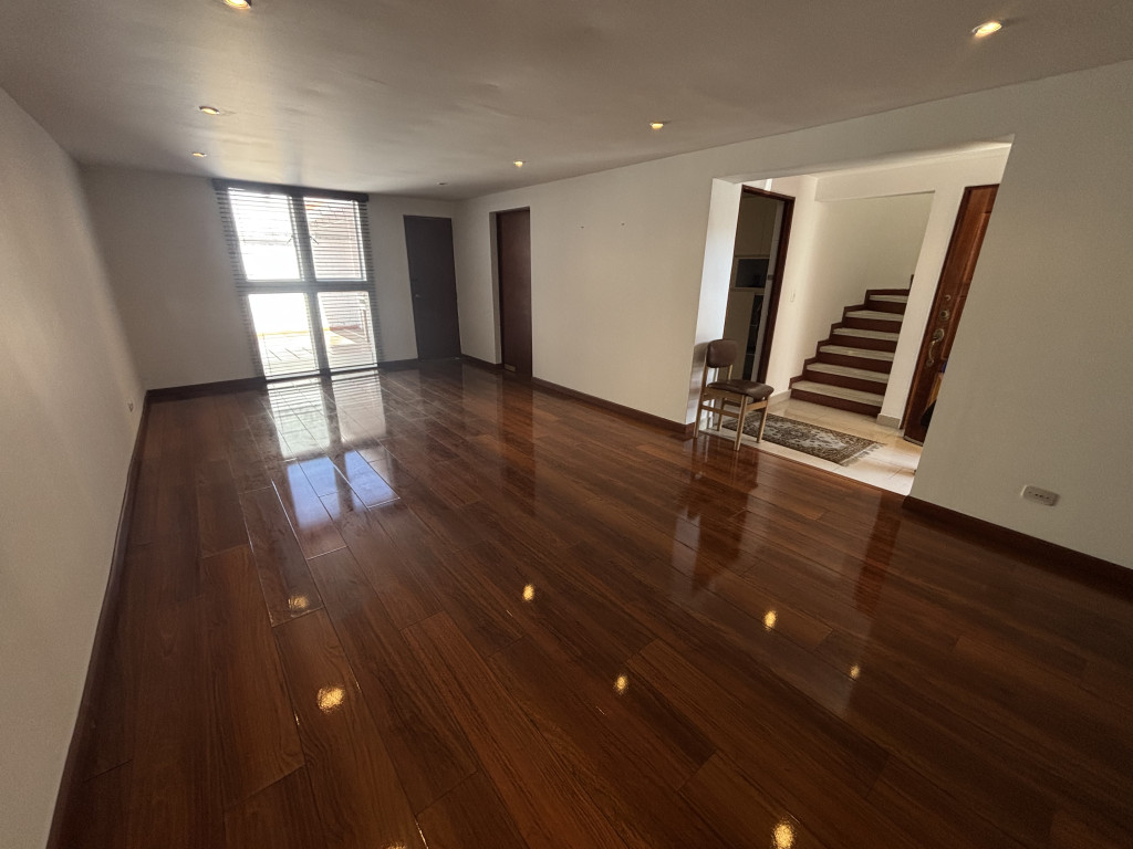 Casa de 5 alcobas en venta en Los Cedros, Bogotá, 204 m² · foto 2 de 24