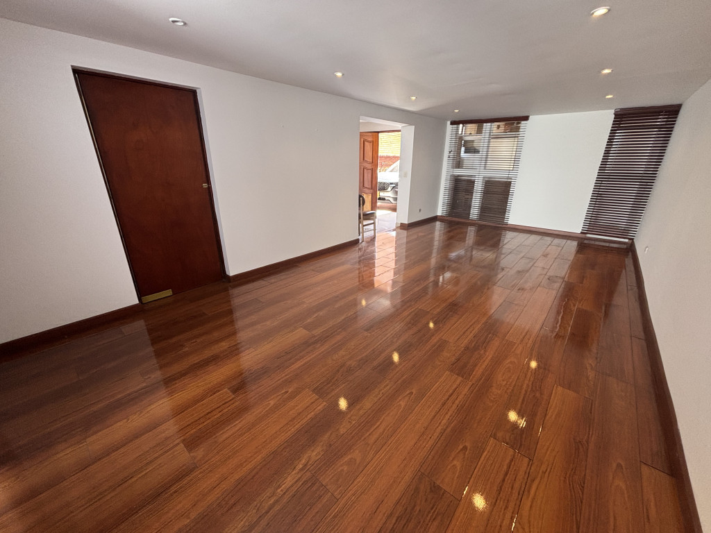 Casa de 5 alcobas en venta en Los Cedros, Bogotá, 204 m² · foto 3 de 24