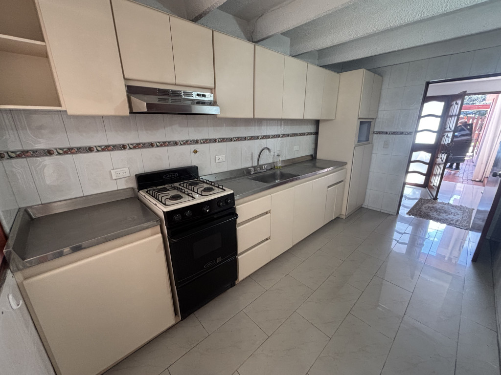 Casa de 5 alcobas en venta en Los Cedros, Bogotá, 204 m² · foto 7 de 24
