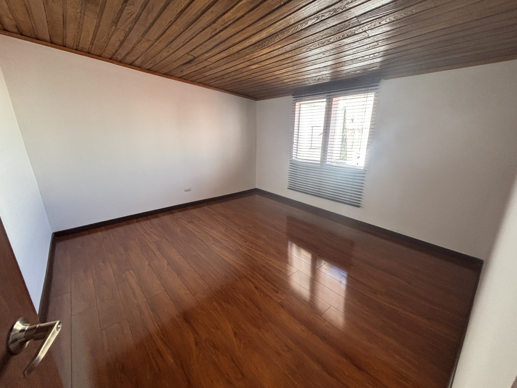 Casa de 5 alcobas en venta en Los Cedros, Bogotá, 204 m² · foto 9 de 24