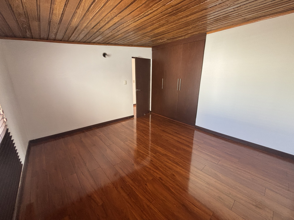 Casa de 5 alcobas en venta en Los Cedros, Bogotá, 204 m² · foto 10 de 24