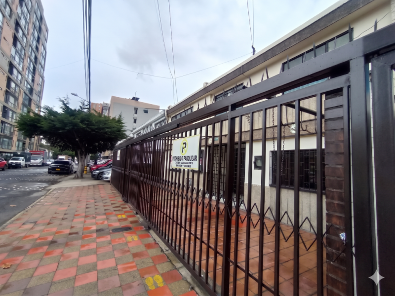 Casa de 13 alcobas en venta en La Castellana, Bogotá, 400 m² · foto 20 de 21