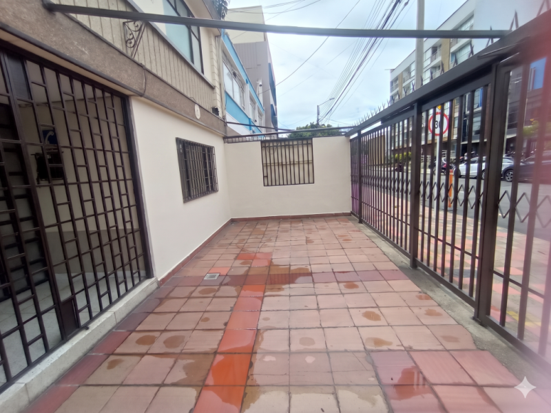 Casa de 13 alcobas en venta en La Castellana, Bogotá, 400 m² · foto 21 de 21