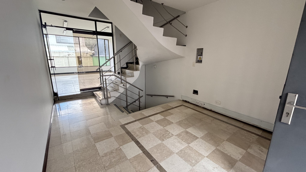 Edificio en arriendo en La Castellana, Bogotá, 420 m² · foto 2 de 24