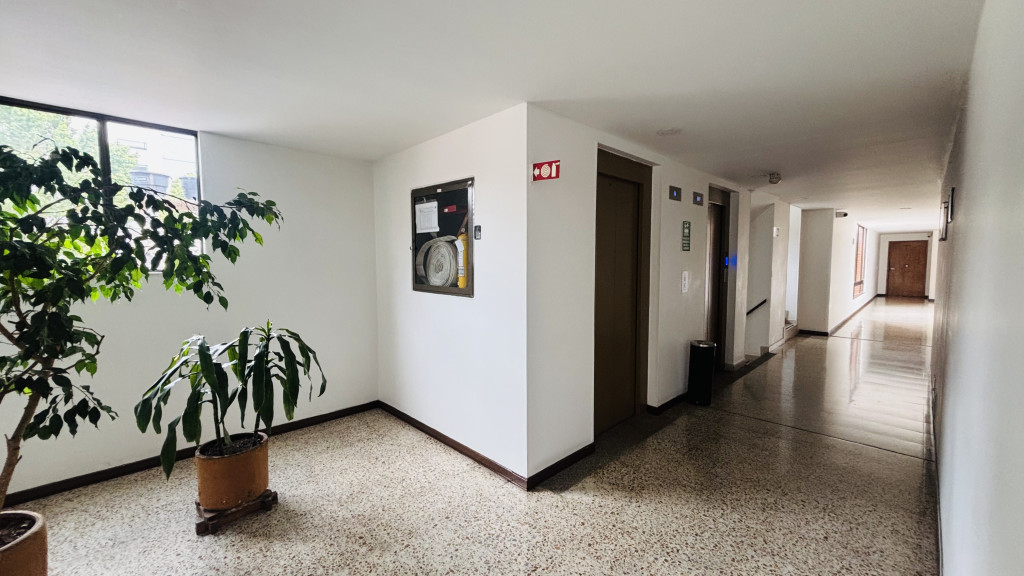 Oficina en arriendo en El Lago, Bogotá, 32 m² · foto 9 de 14
