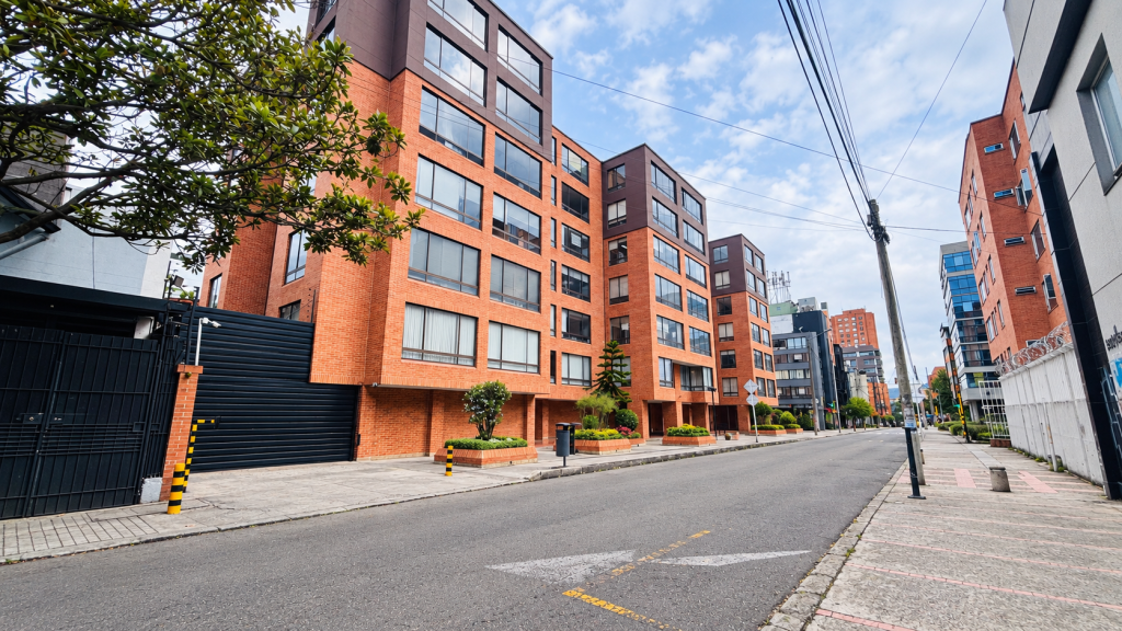Oficina en arriendo en El Lago, Bogotá, 32 m² · foto 13 de 14