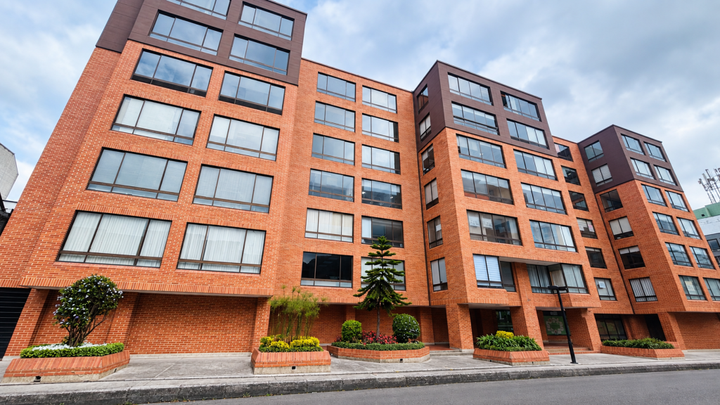 Oficina en arriendo en El Lago, Bogotá, 32 m² · foto 14 de 14