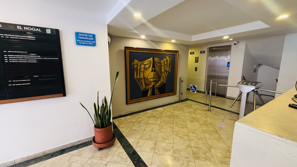 Oficina en arriendo en El Lago, Bogotá, 32 m² · foto 11 de 14