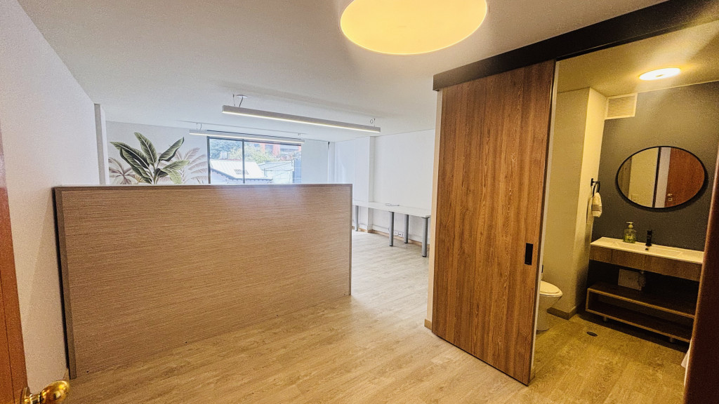 Oficina en arriendo en El Lago, Bogotá, 32 m² · foto 8 de 14