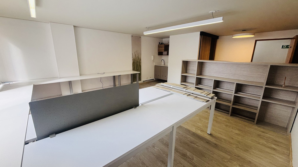 Oficina en arriendo en El Lago, Bogotá, 32 m² · foto 2 de 14