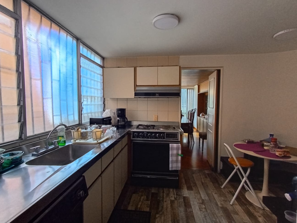 Apartamento de 3 alcobas en venta en Chico Norte, Bogotá, 178 m² · foto 11 de 24