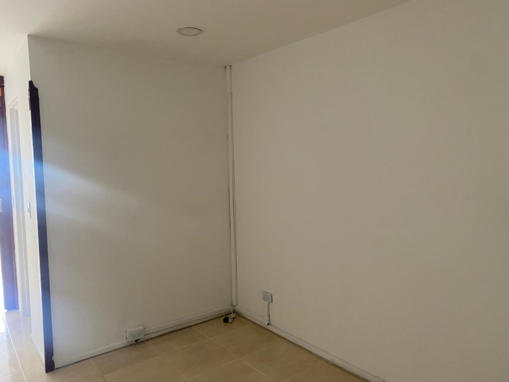 Oficina en arriendo en Santa Barbara Central, Bogotá, 27 m² · foto 8 de 10