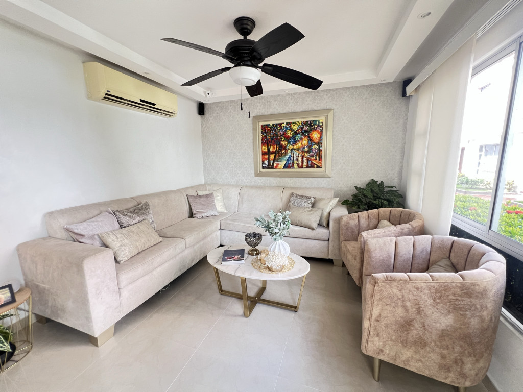 {{ ucwords(strtolower($inmueble['type'])) }}