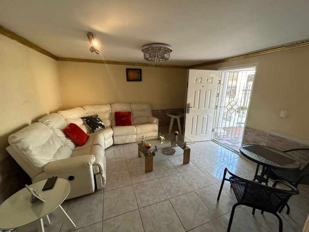 {{ ucwords(strtolower($inmueble['type'])) }}