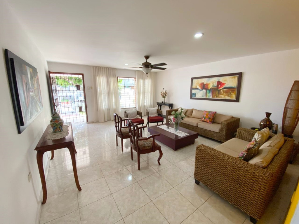 {{ ucwords(strtolower($inmueble['type'])) }}