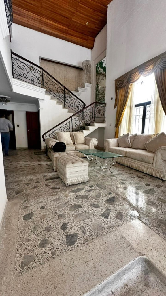 {{ ucwords(strtolower($inmueble['type'])) }}