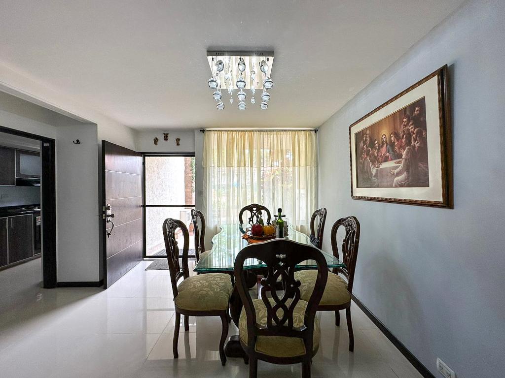 Casa Condominio En Venta - Ciudad Jardín, Cali
