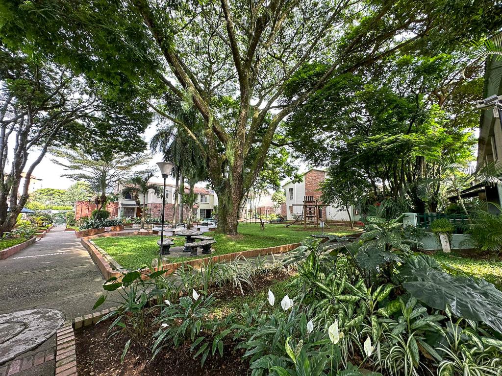 Casa Condominio En Venta - Ciudad Jardín, Cali