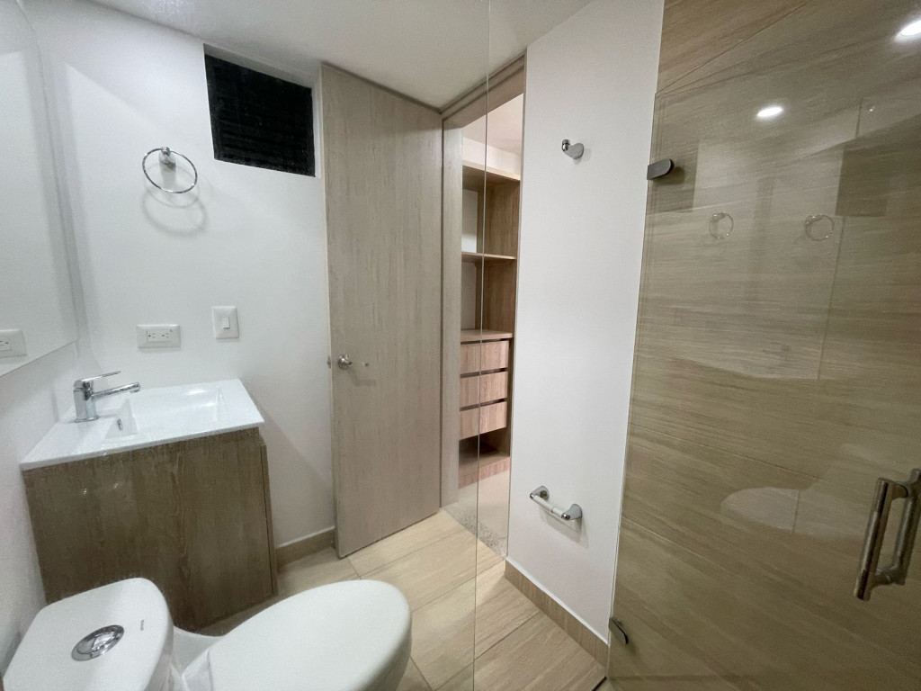 Apartamento En Venta - Urbanización La Flora, Cali