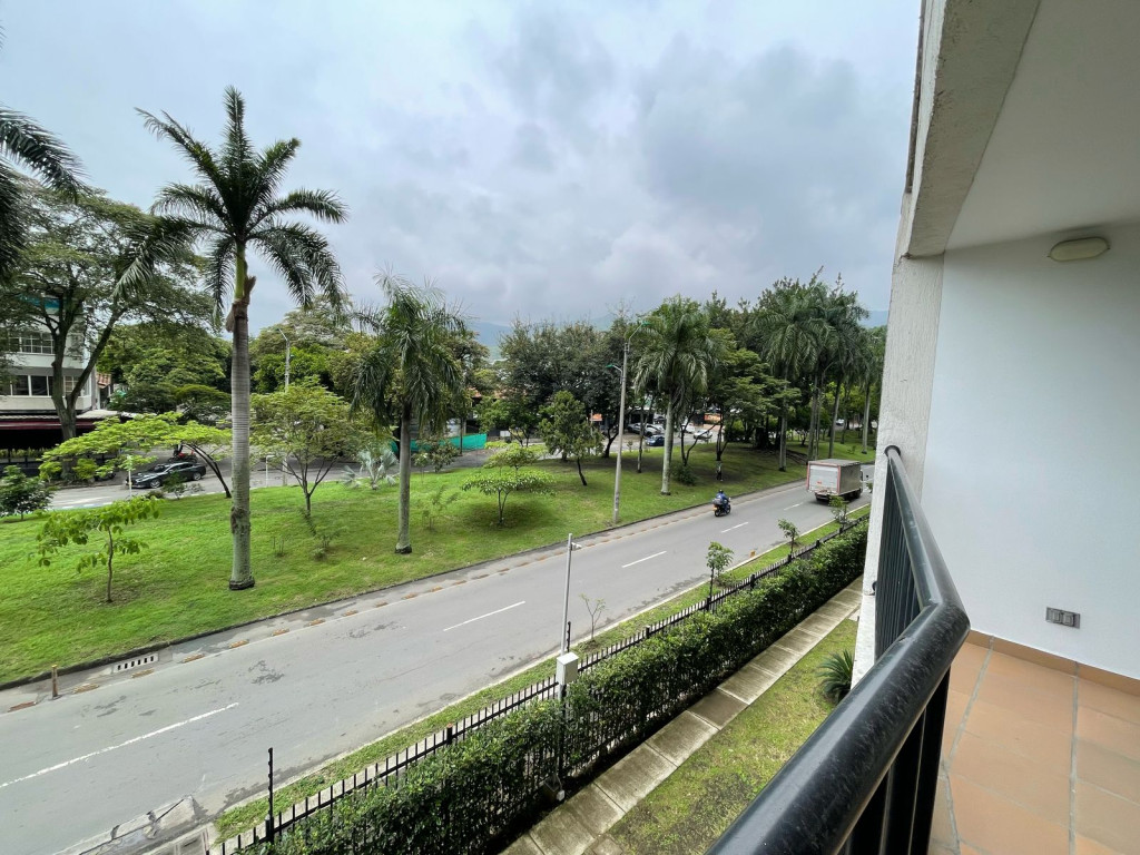 Apartamento En Venta - Urbanización La Flora, Cali