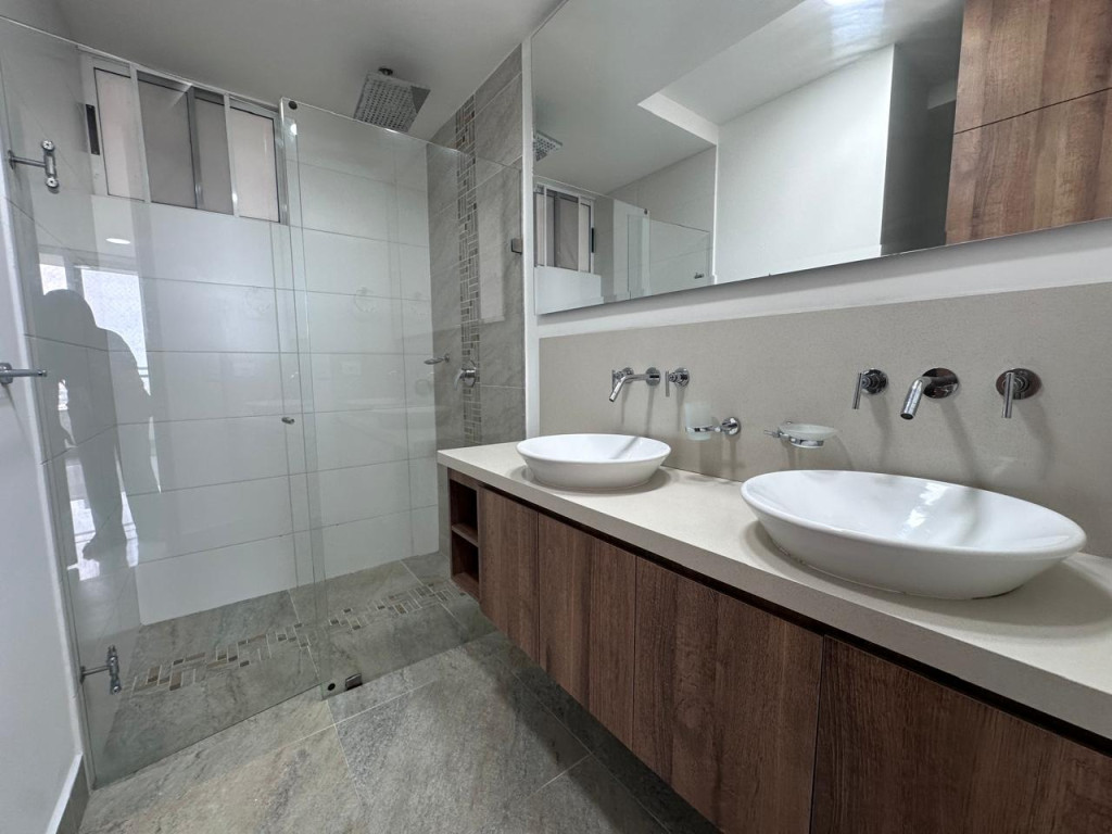 Apartamento En Venta - Ciudad Jardín, Cali