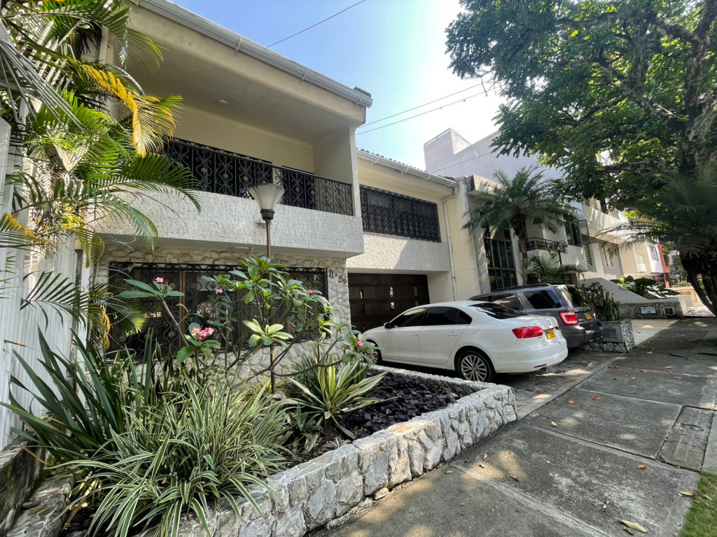 Casa En Venta - Ciudad Jardín, Cali