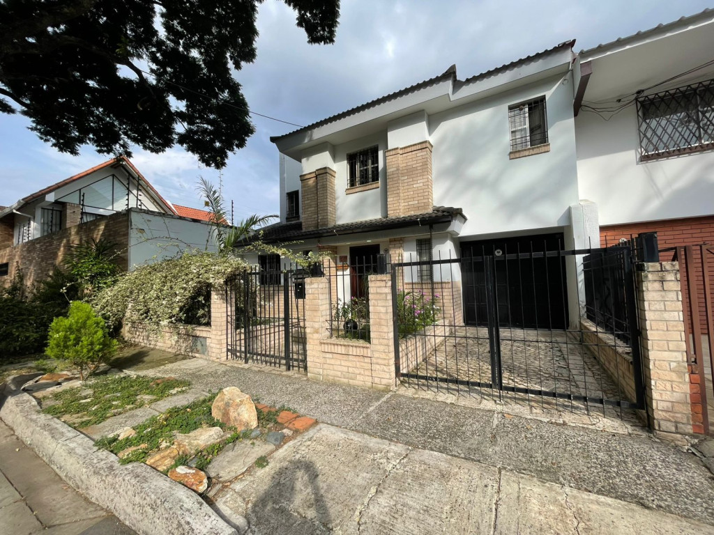 Casa En Venta - El Bosque, Cali