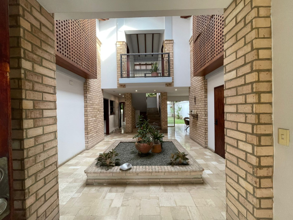 Casa En Venta - El Bosque, Cali