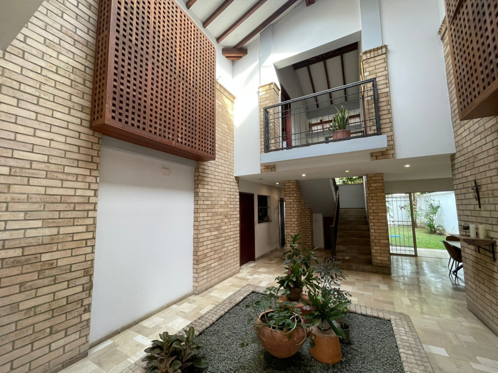 Casa En Venta - El Bosque, Cali