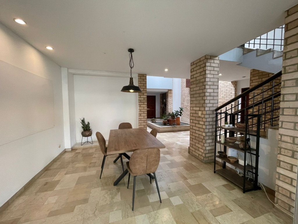 Casa En Venta - El Bosque, Cali