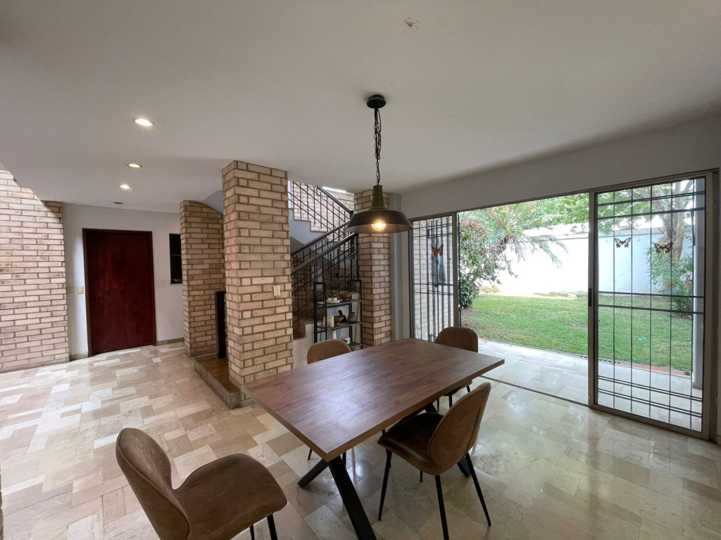 Casa En Venta - El Bosque, Cali