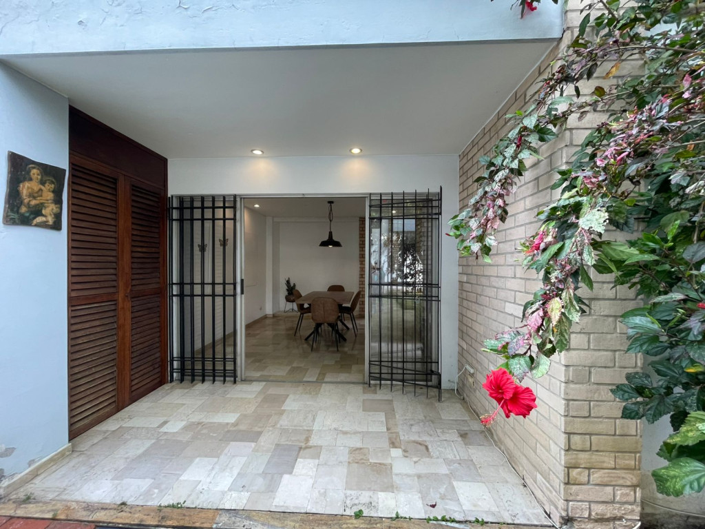 Casa En Venta - El Bosque, Cali
