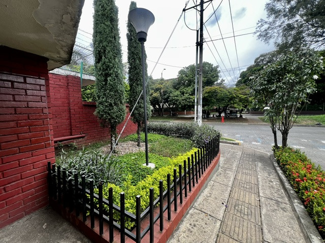 Apartamento En Venta - El Limonar, Cali