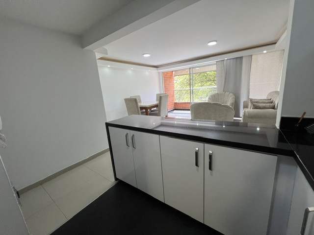 Apartamento En Venta - Ciudad Jardín, Cali