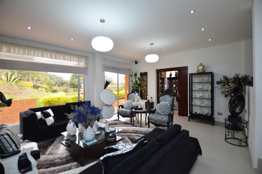 Casa de 4 alcobas en venta en Yerbabuena, Bogotá, 400 m² · foto 3 de 24