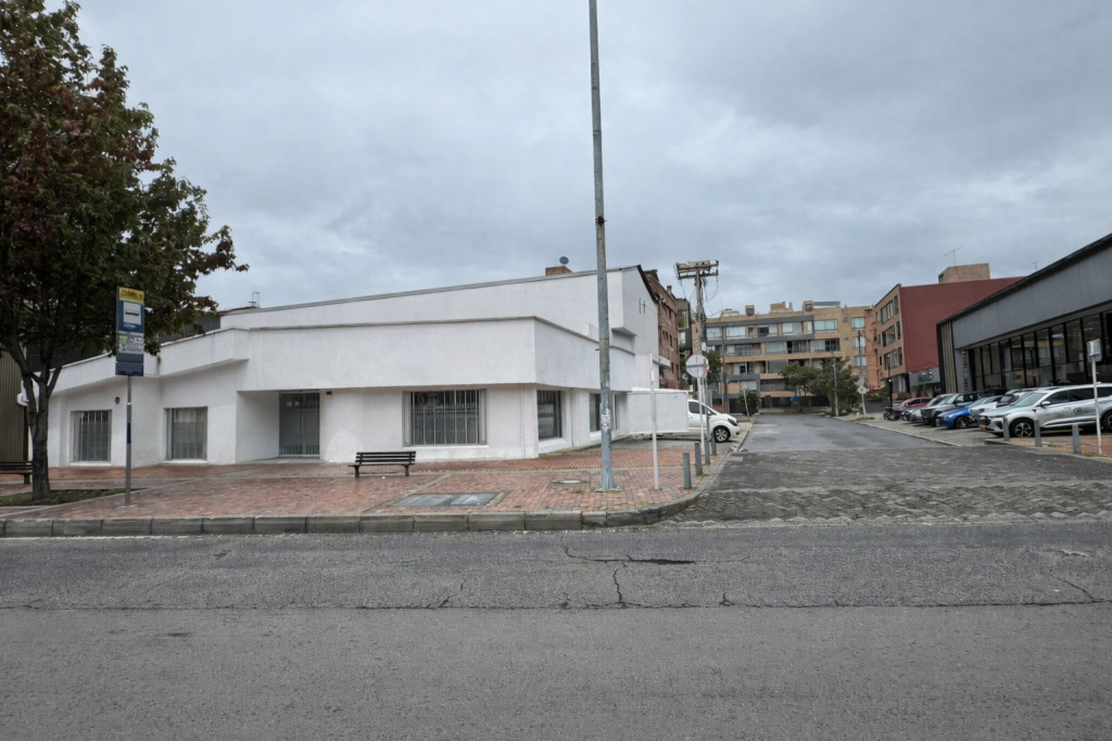 Casa de 7 alcobas en arriendo en San Patricio, Bogotá, 385 m² · foto 6 de 19