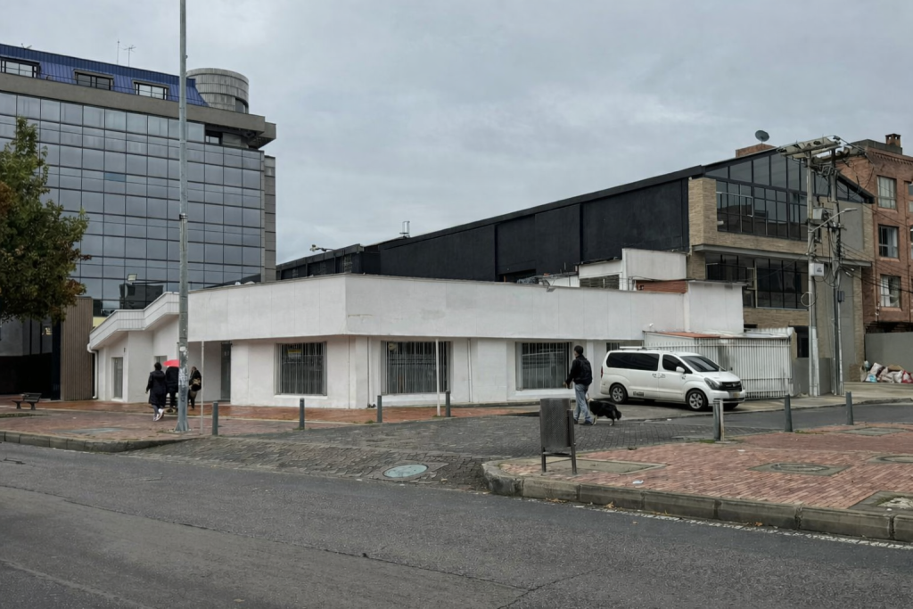 Casa de 7 alcobas en arriendo en San Patricio, Bogotá, 385 m² · foto 3 de 19