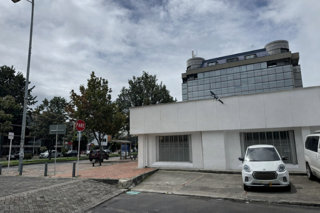 Casa de 7 alcobas en arriendo en San Patricio, Bogotá, 385 m² · foto 4 de 19