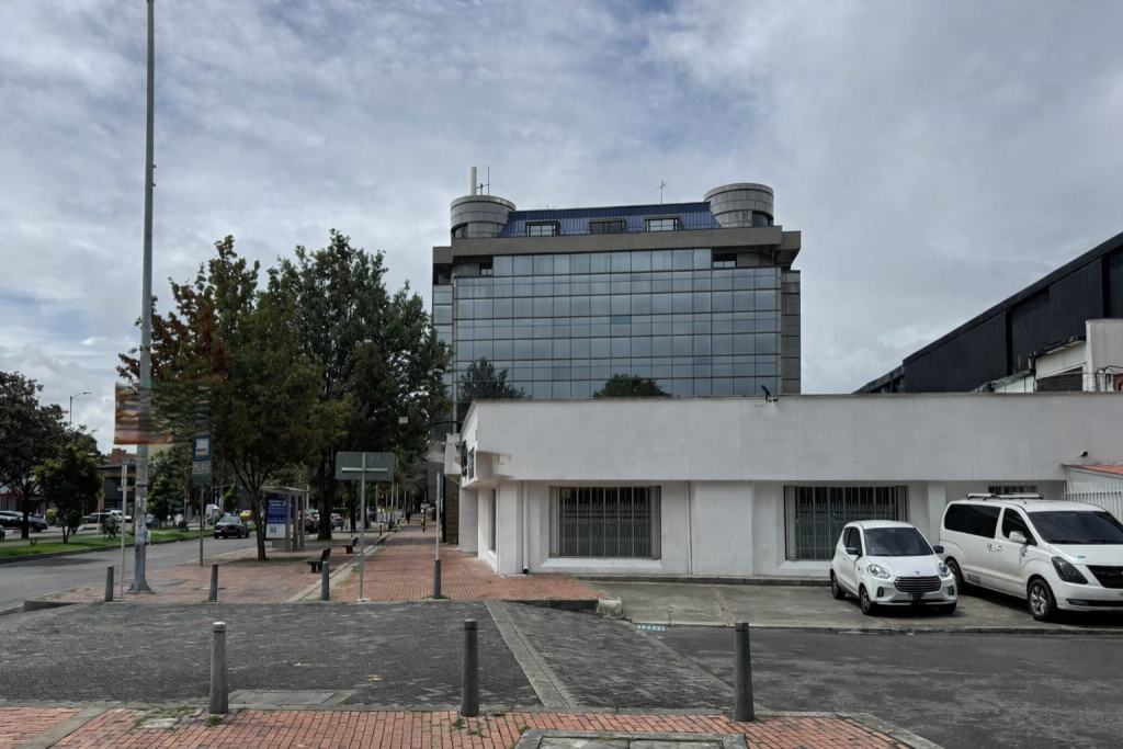 Casa de 7 alcobas en arriendo en San Patricio, Bogotá, 385 m² · foto 5 de 19
