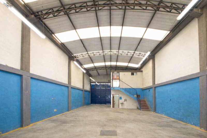 Bodega en venta en San Fernando, Bogotá, 194 m² · foto 2 de 11