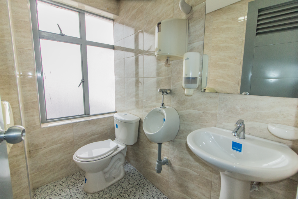 Local en arriendo en La Castellana, Bogotá, 130 m² · foto 16 de 24