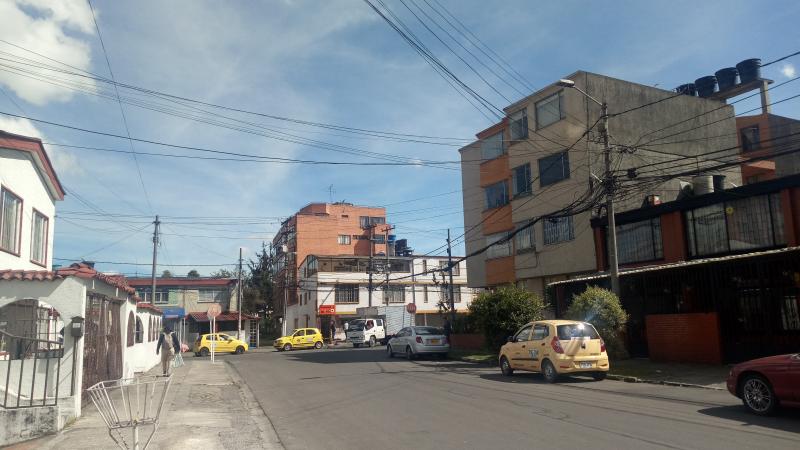 Casa de 5 alcobas en venta en Normandia Ii Sector, Bogotá, 313 m² · foto 2 de 8